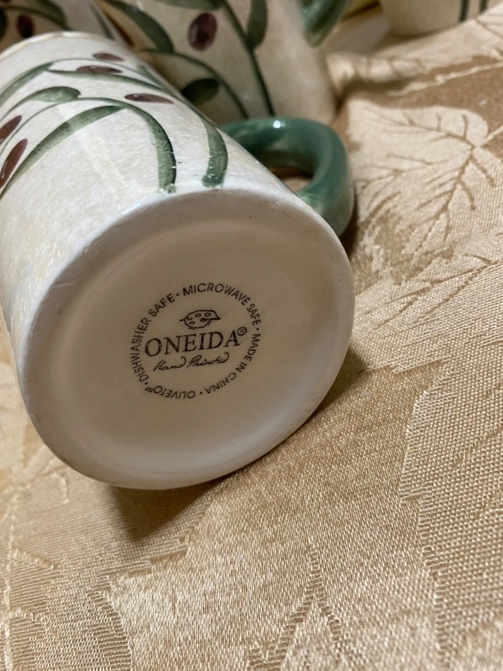 Oneida 16oz. Stoneware Mugs Olive Pattern set of 4